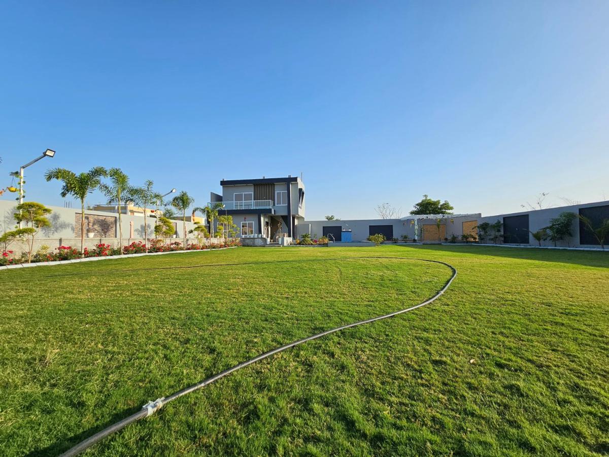 乌贾因Shree Ambe Farmhouse别墅 外观 照片